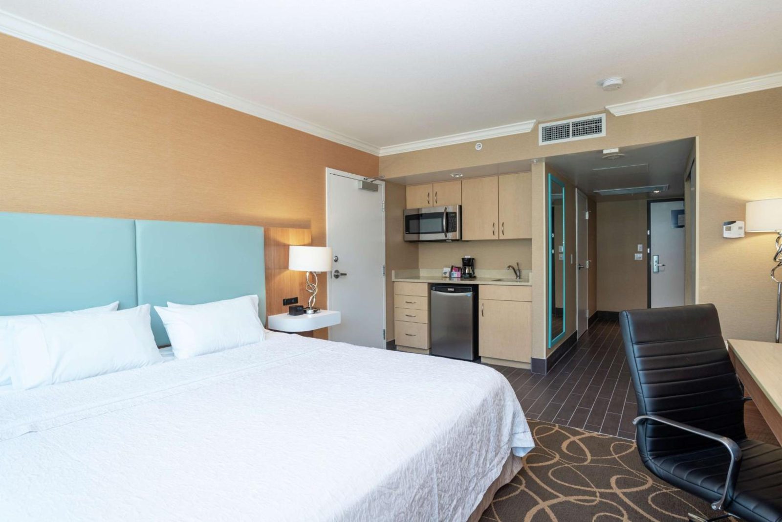 Hampton Inn & Suites, by Hilton - Vancouver Downtown — photo 5