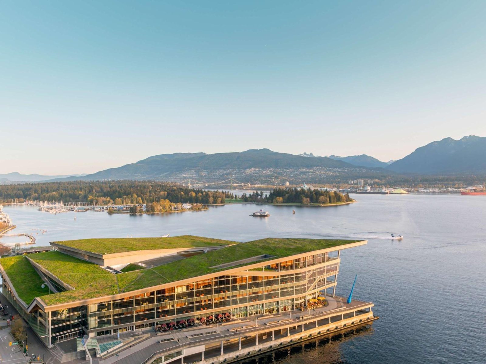 Fairmont Waterfront — photo 2